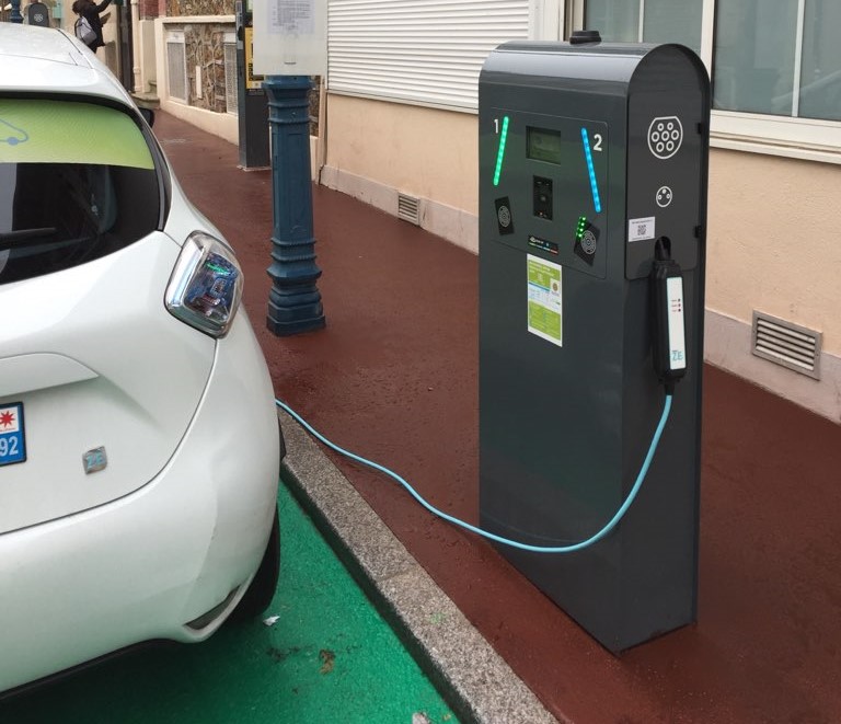 voiture électrique recharge